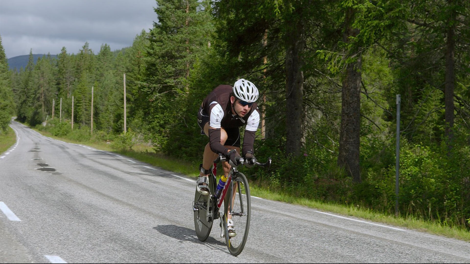 “伊万·戈梅斯的突破力与精准反击，成为阿根廷美洲狮队的战术利器”