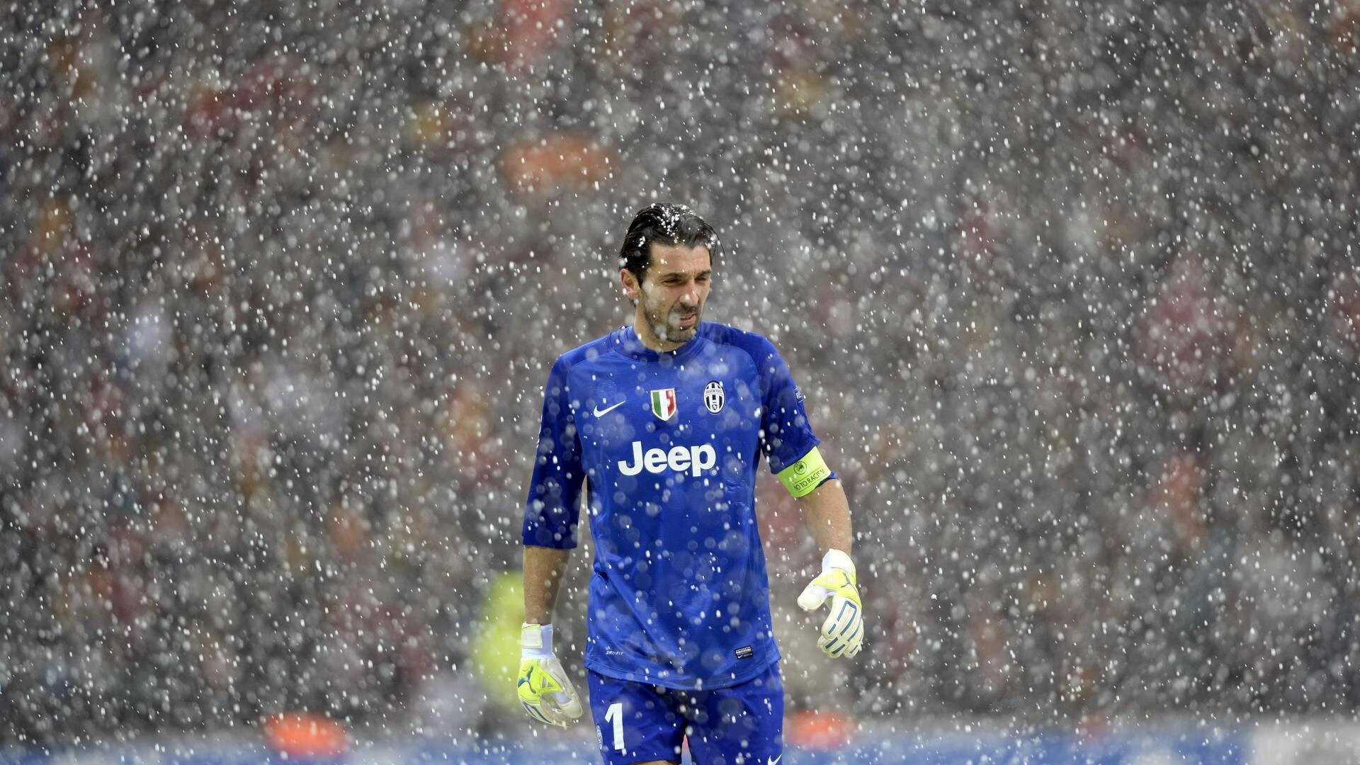 李恩：全黑队中场的“拼搏者”，无论攻防都为全队付出全力